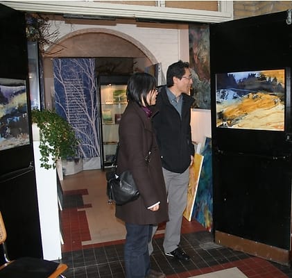Visitors photo of visitors of the studio during the atelierroute in Amstelveen
