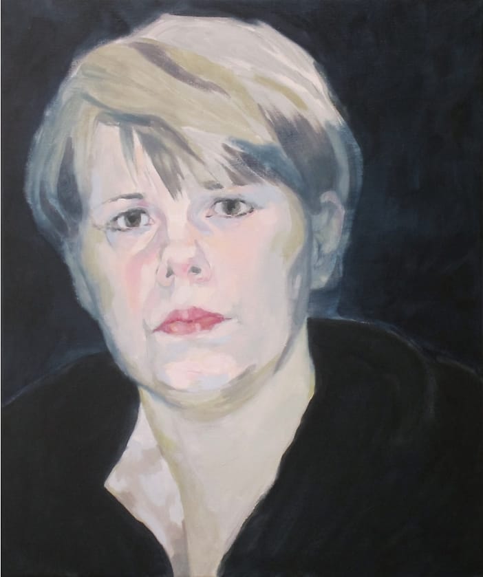 Young woman with short, gray-blond hair against a darkblue background.